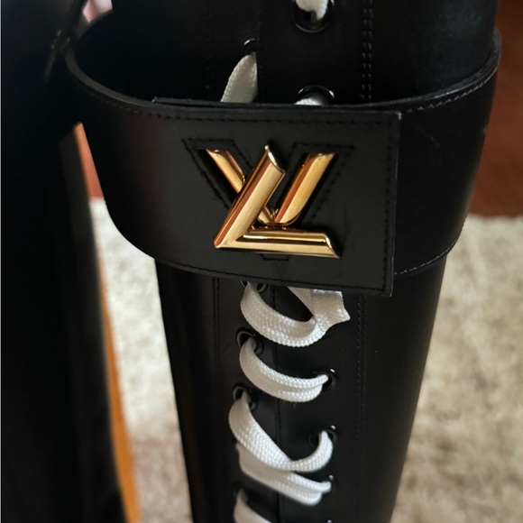 ✨LOUIS VUITTON WONDERLAND RANGER  FLAT TALL BOOTS ✨ - Picture 2 of 10